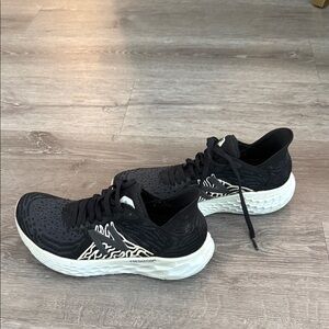 Nike Black and White Women's Athletic Shoes